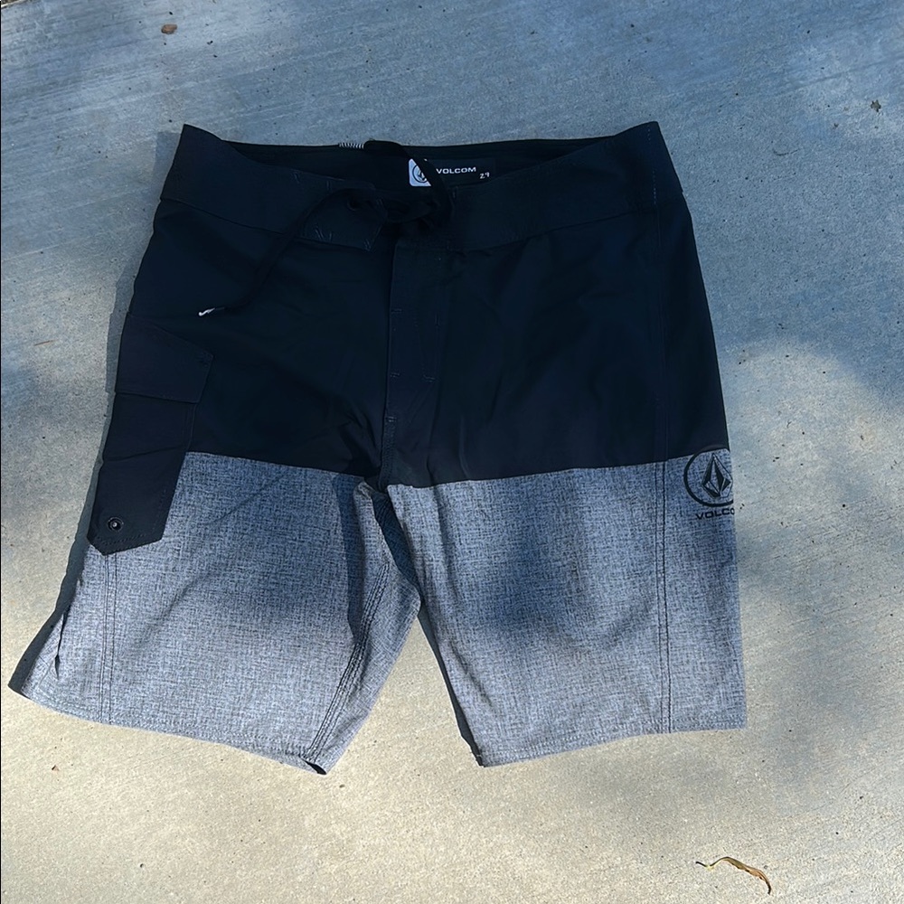Volcom NWOT Men's Black and Gray Swim Trunks, Stretch,Side Pocket, Drawstring 29